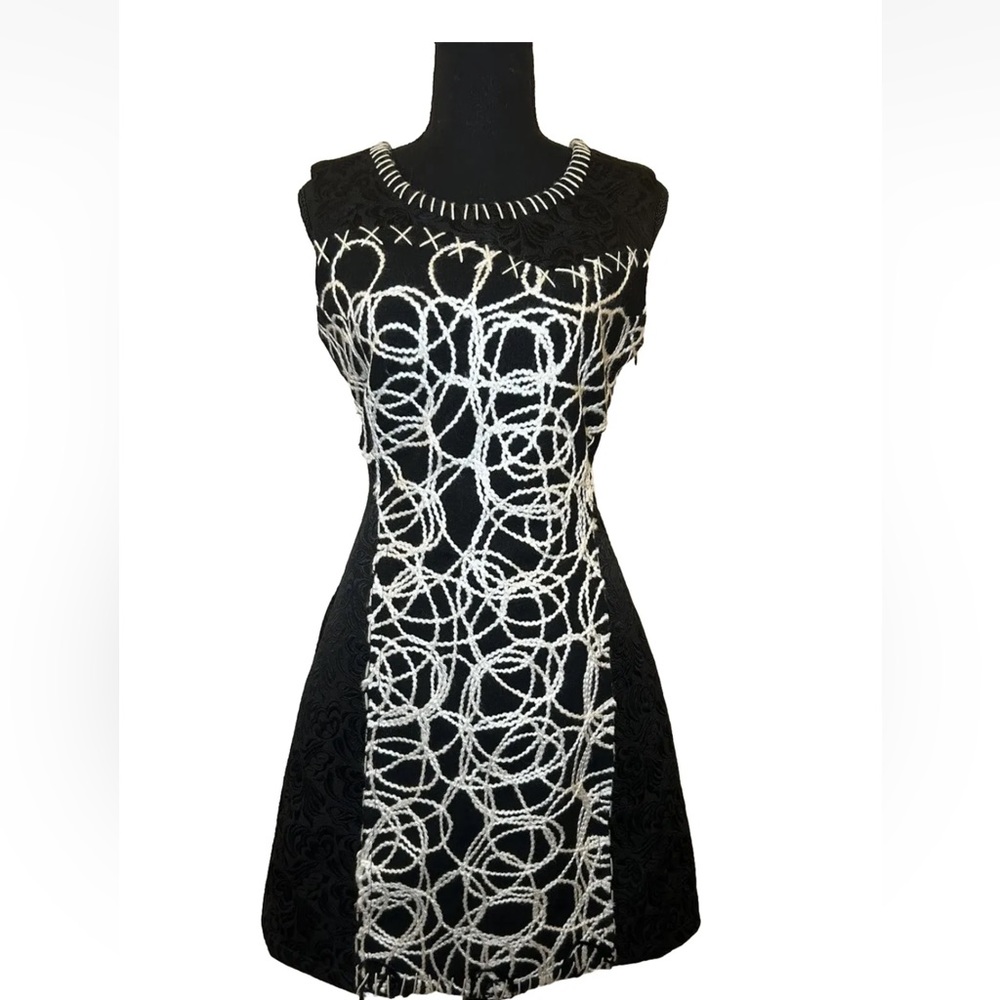 Paparazzi Black Embossed Knit Design Shift Dress Size Small